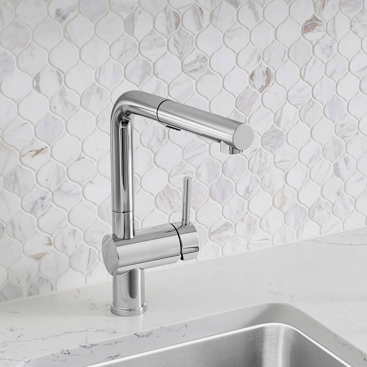 Blanco - 526365 - Linus Low Arc Pull-Out Dual-Spray Kitchen Faucet - Chrome - Beauty Shot 2