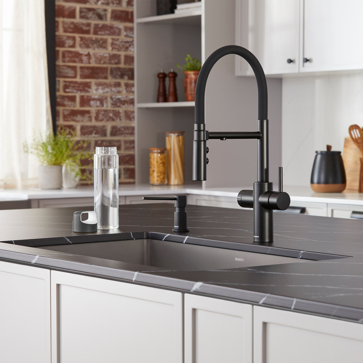 Blanco - 442992 - Catris Flexo Filter-Ready Semi-Pro Pull-Down Dual-Spray Kitchen Faucet - Matte Black - Beauty Shot 3