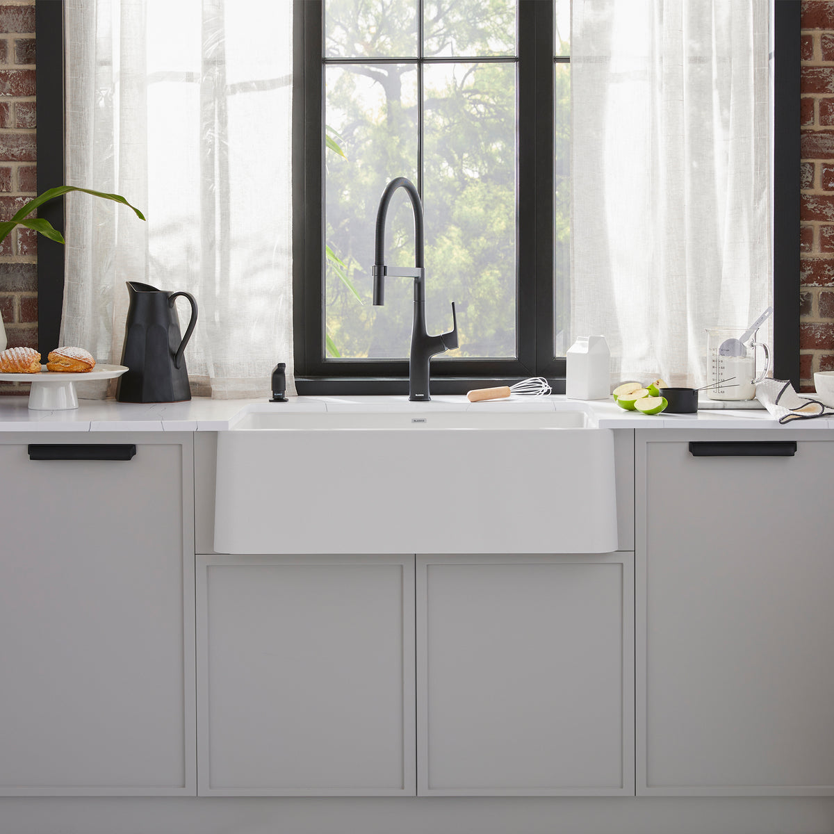 Blanco - 401876 - Ikon SILGRANIT 33" Single Bowl Apron-Front Farmhouse Sink - White - Beauty Shot 4