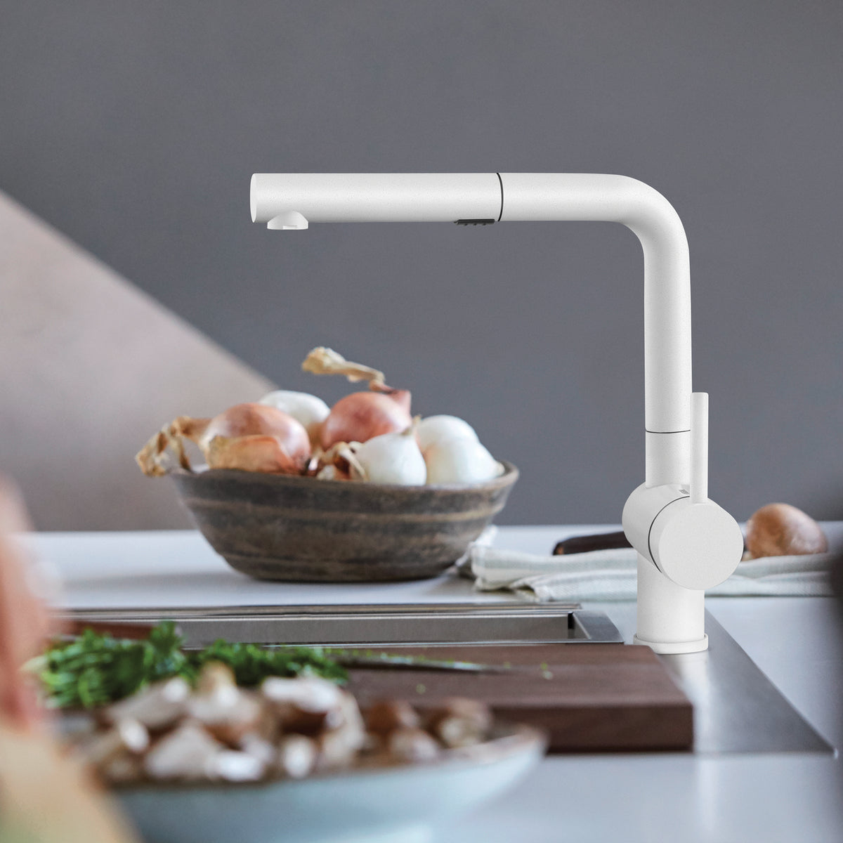 Blanco - 526373 - Linus Low Arc Pull-Out Dual-Spray Kitchen Faucet - White - Beauty Shot 3
