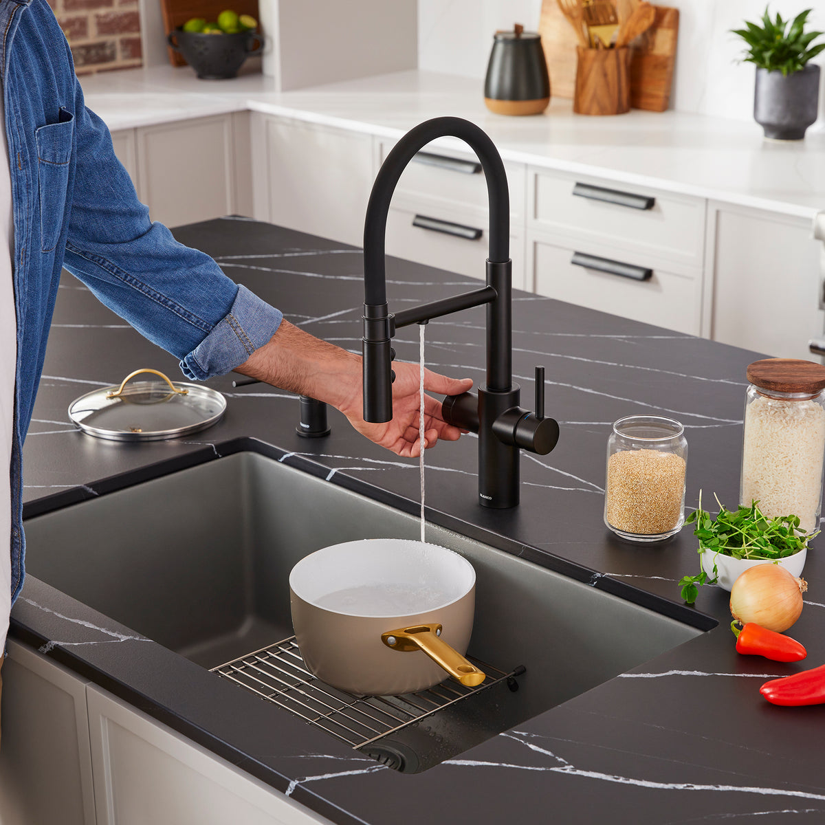Blanco - 442992 - Catris Flexo Filter-Ready Semi-Pro Pull-Down Dual-Spray Kitchen Faucet - Matte Black - Beauty Shot 11