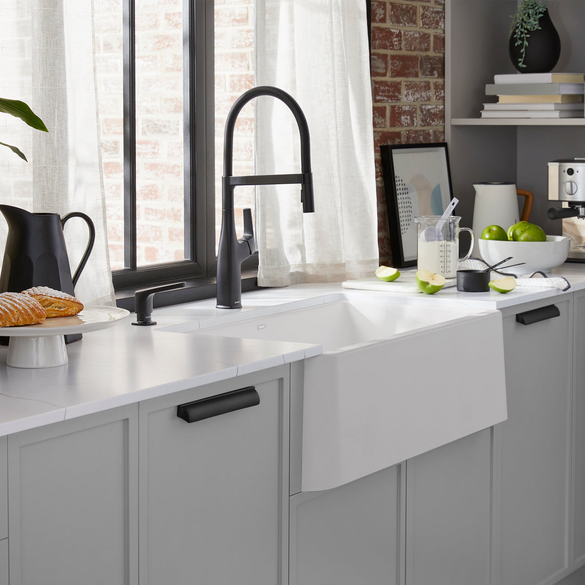 Blanco - 401876 - Ikon SILGRANIT 33" Single Bowl Apron-Front Farmhouse Sink - White - Beauty Shot 3