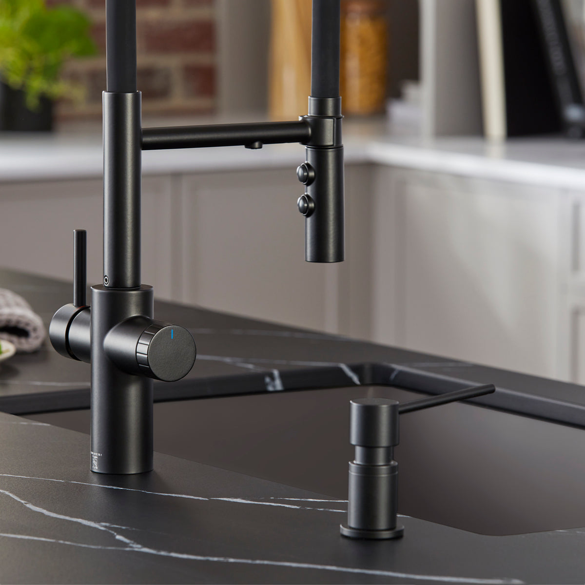 Blanco - 442992 - Catris Flexo Filter-Ready Semi-Pro Pull-Down Dual-Spray Kitchen Faucet - Matte Black - Beauty Shot 8