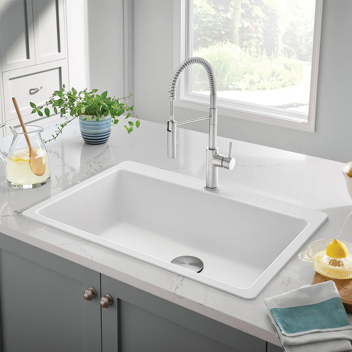 Blanco - 401918 - Catris Semi-Pro Pull-Down Dual-Spray Kitchen Faucet - PVD Steel - Beauty Shot 7