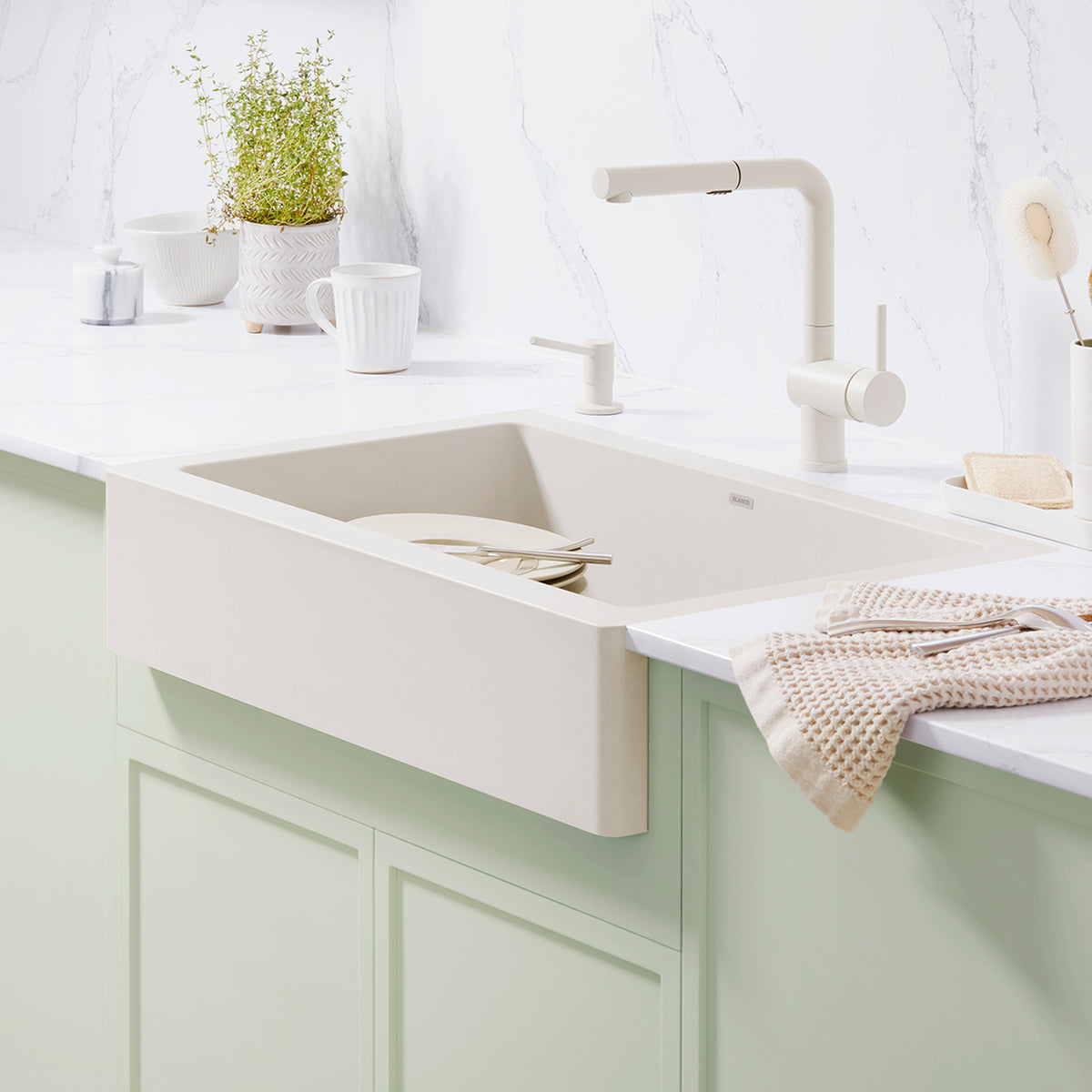 Blanco - 526963 - Linus Low Arc Pull-Out Dual-Spray Kitchen Faucet - Soft White - Beauty Shot 9