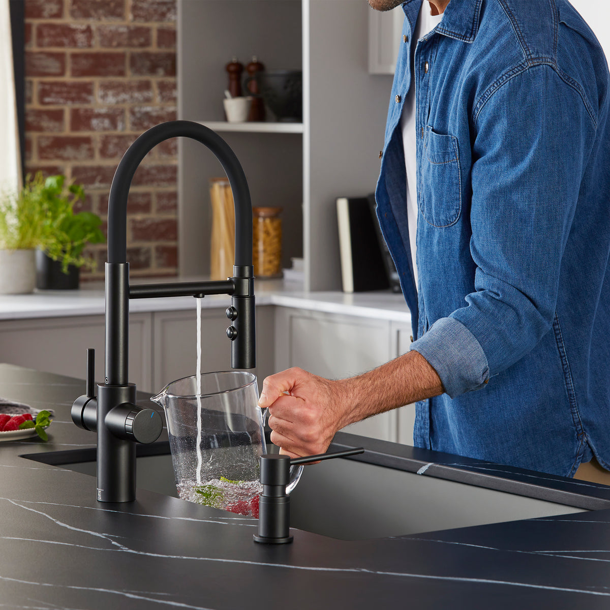 Blanco - 442992 - Catris Flexo Filter-Ready Semi-Pro Pull-Down Dual-Spray Kitchen Faucet - Matte Black - Beauty Shot 7