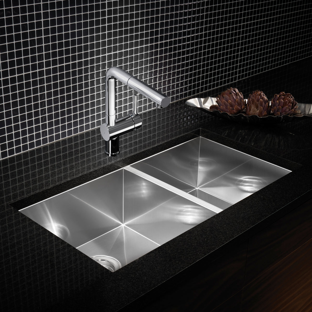 Blanco - 401244 - Quatrus R0 33" 60/40 Double Bowl Undermount Stainless Kitchen Sink - Satin Polish - Beauty Shot 2