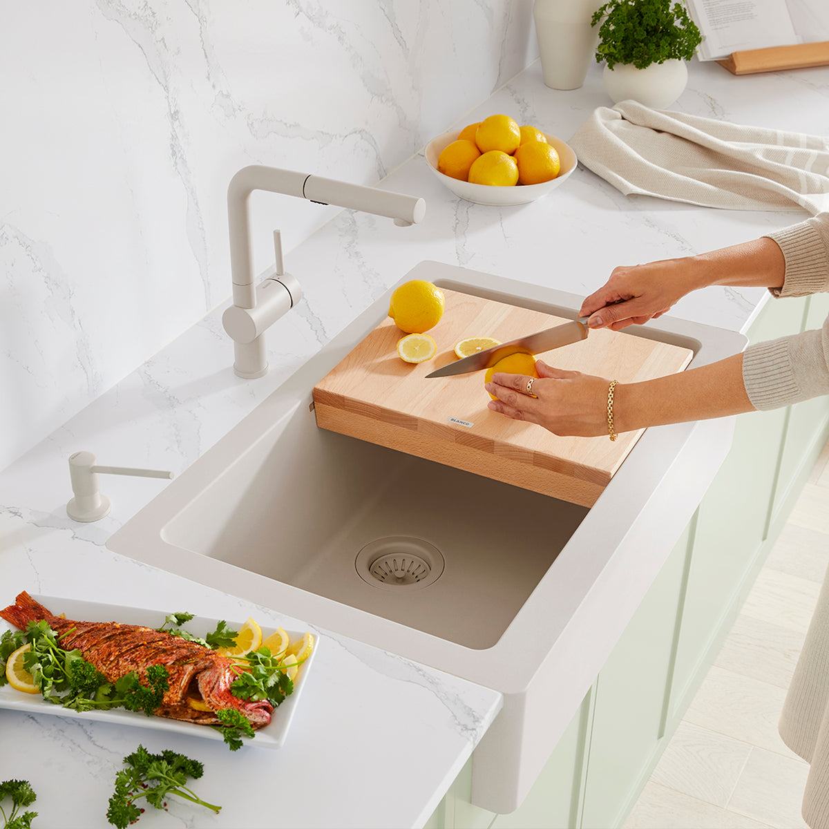 Blanco - 526963 - Linus Low Arc Pull-Out Dual-Spray Kitchen Faucet - Soft White - Beauty Shot 7