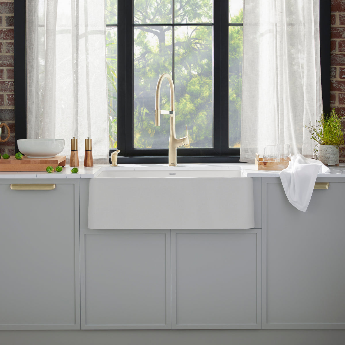 Blanco - 401876 - Ikon SILGRANIT 33" Single Bowl Apron-Front Farmhouse Sink - White - Beauty Shot 2