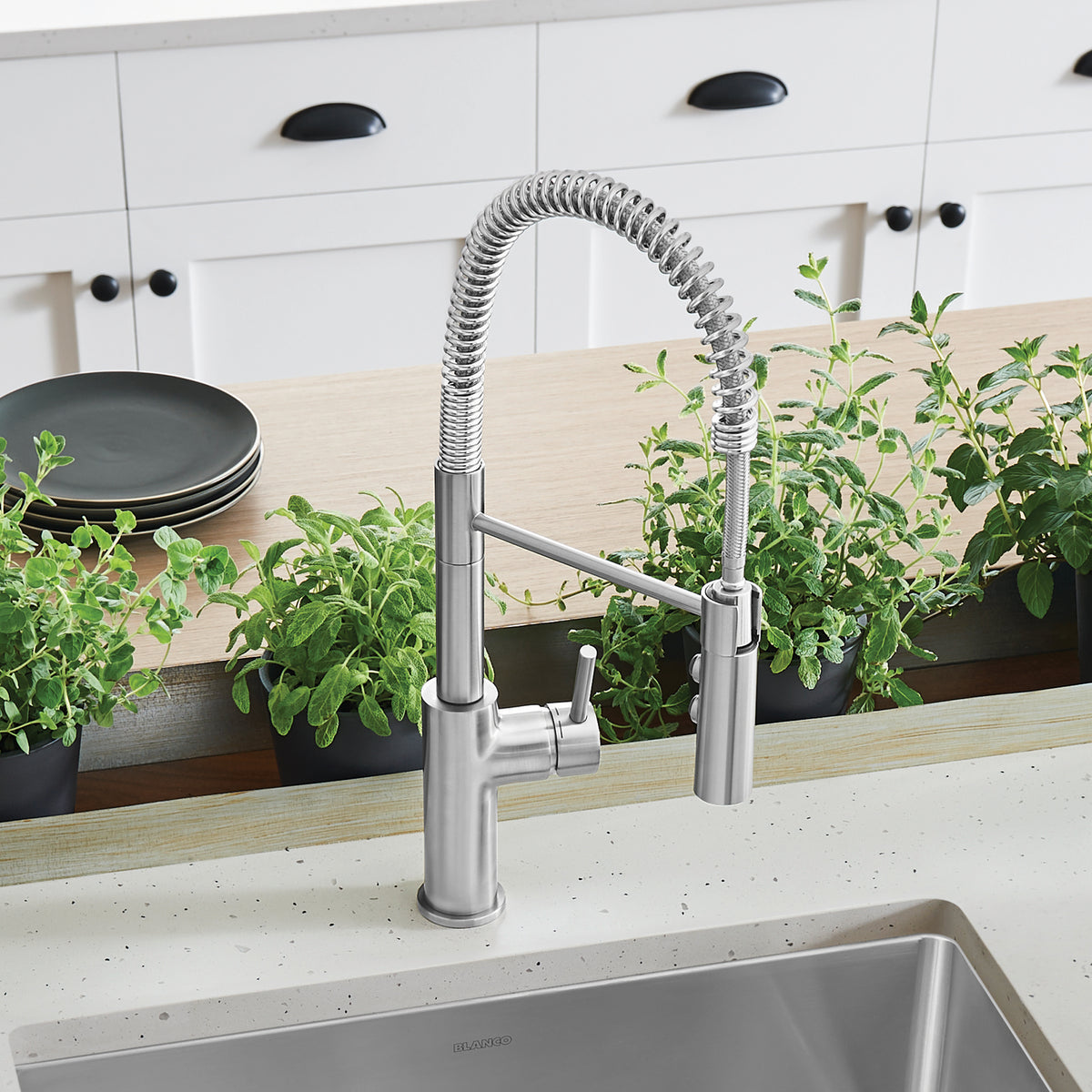 Blanco - 401918 - Catris Semi-Pro Pull-Down Dual-Spray Kitchen Faucet - PVD Steel - Beauty Shot 4